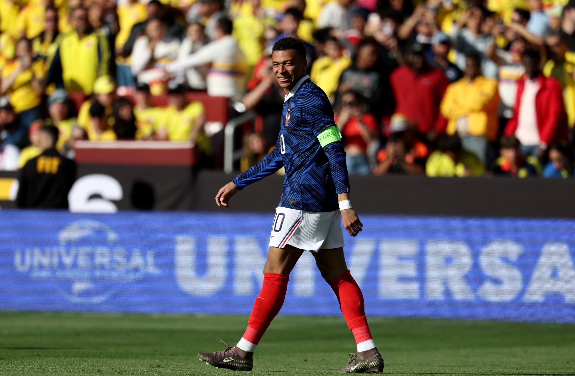 Kylian Mbappé relativiza pausa para hidratação no Mundial